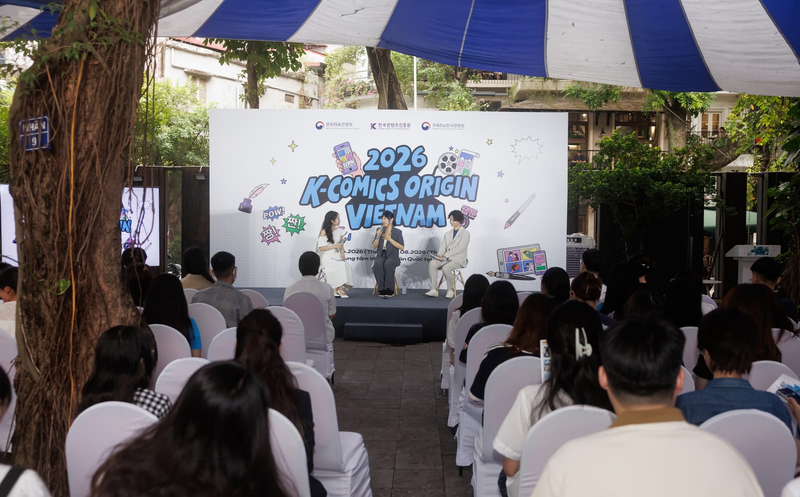 Hai tác giả webtoon Hongbichira và Kim Dong Hoon giao lưu trên sân khấu